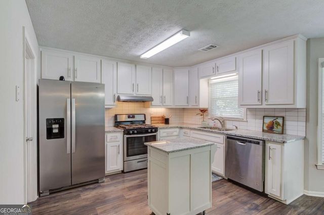 1995 Watercrest Circle, Lawrenceville, GA 30043