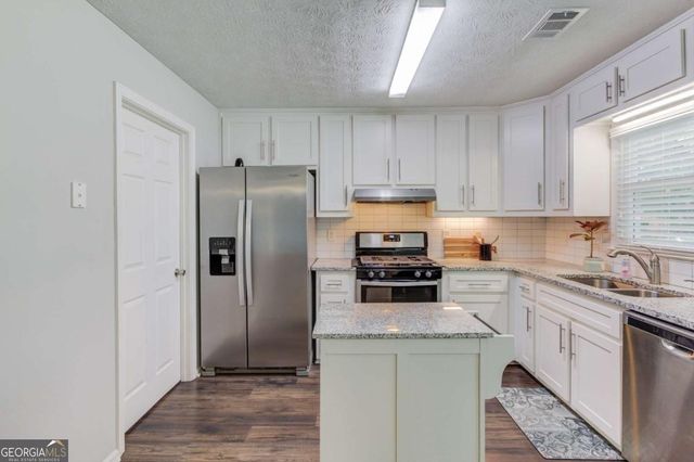1995 Watercrest Circle, Lawrenceville, GA 30043