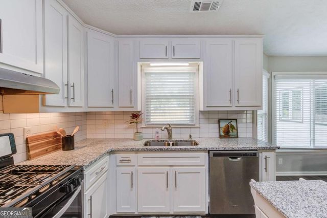 1995 Watercrest Circle, Lawrenceville, GA 30043