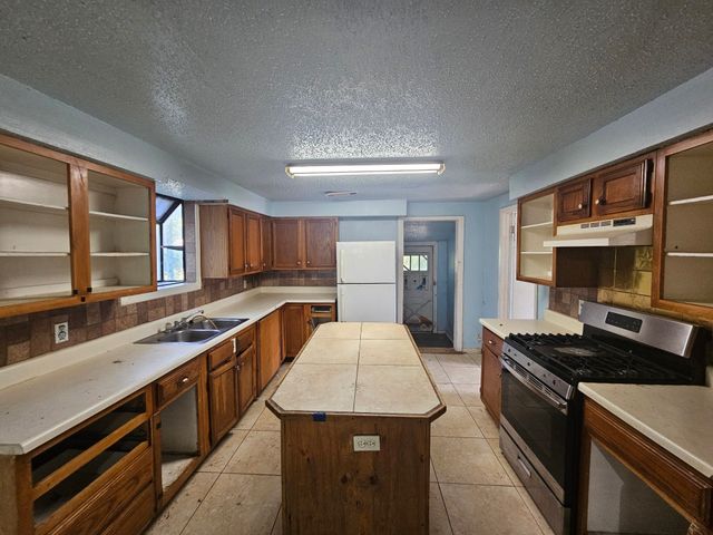 4021 Hollis Street, Haltom City, TX 76111