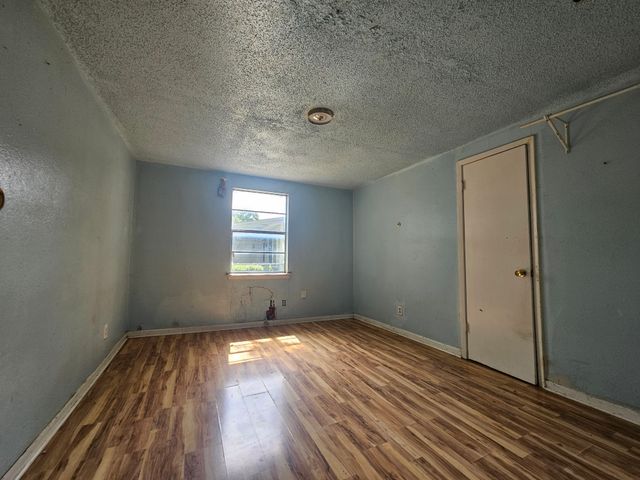 4021 Hollis Street, Haltom City, TX 76111