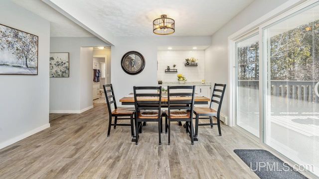 2711 Lake Shore Drive, Escanaba, MI 49829