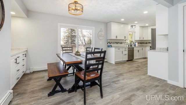 2711 Lake Shore Drive, Escanaba, MI 49829