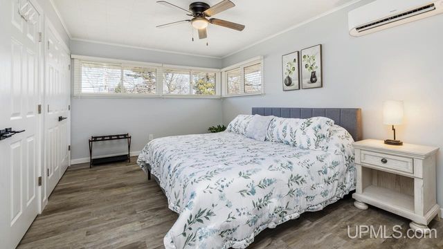 2711 Lake Shore Drive, Escanaba, MI 49829