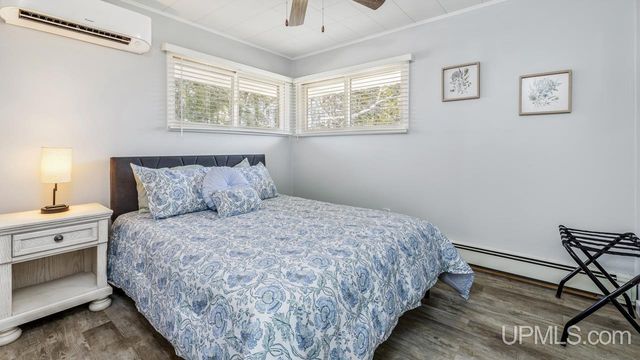 2711 Lake Shore Drive, Escanaba, MI 49829