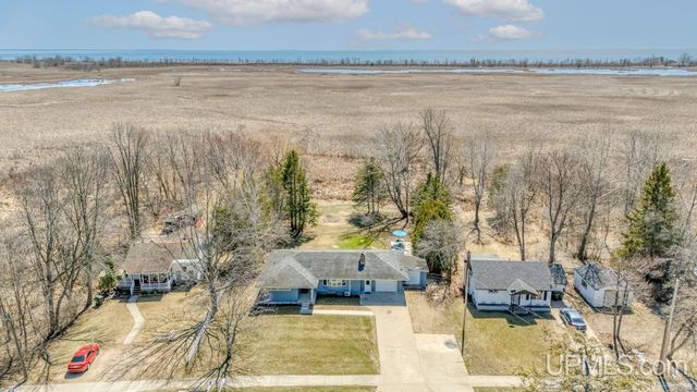 2711 Lake Shore Drive, Escanaba, MI 49829