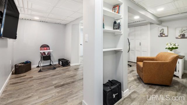 2711 Lake Shore Drive, Escanaba, MI 49829