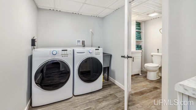 2711 Lake Shore Drive, Escanaba, MI 49829