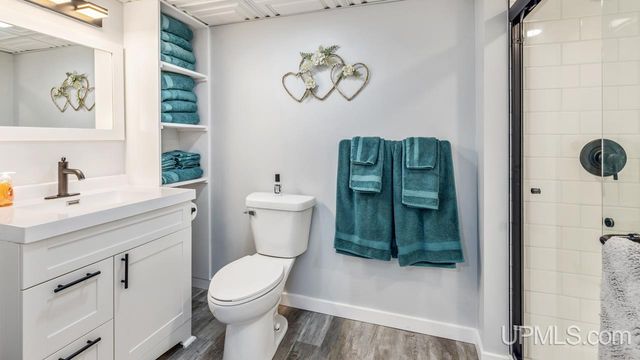 2711 Lake Shore Drive, Escanaba, MI 49829