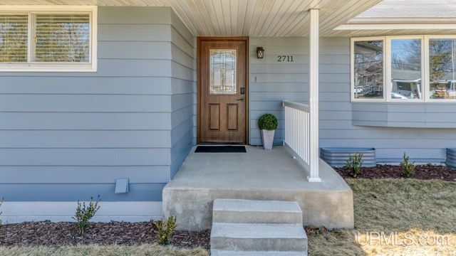 2711 Lake Shore Drive, Escanaba, MI 49829