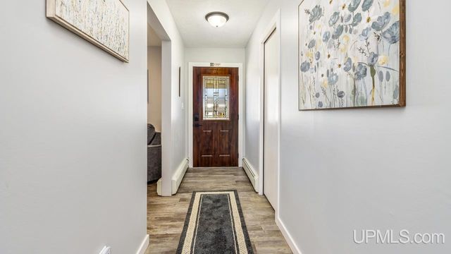 2711 Lake Shore Drive, Escanaba, MI 49829