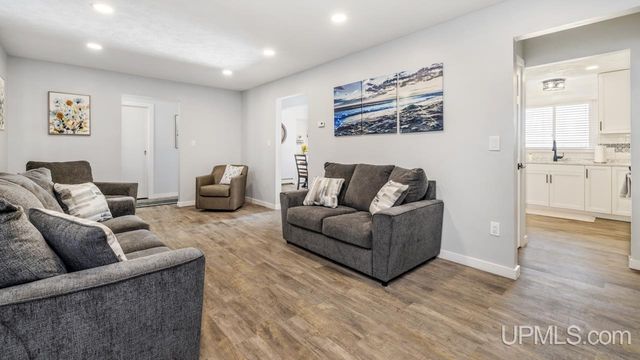 2711 Lake Shore Drive, Escanaba, MI 49829