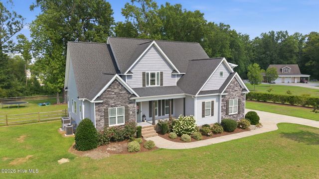 957 Bedford Heights Drive, Grimesland, NC 27837