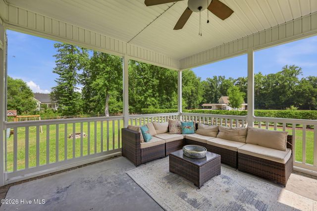 957 Bedford Heights Drive, Grimesland, NC 27837