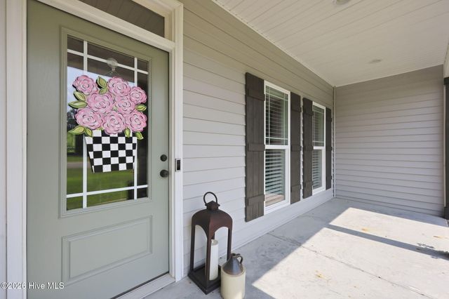 957 Bedford Heights Drive, Grimesland, NC 27837