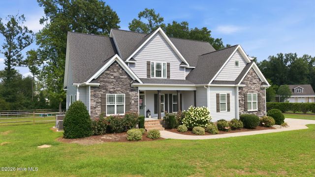 957 Bedford Heights Drive, Grimesland, NC 27837