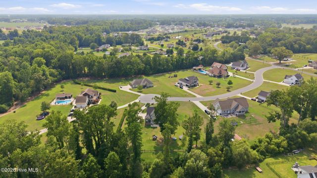 957 Bedford Heights Drive, Grimesland, NC 27837
