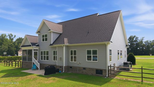957 Bedford Heights Drive, Grimesland, NC 27837