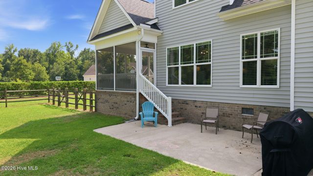 957 Bedford Heights Drive, Grimesland, NC 27837