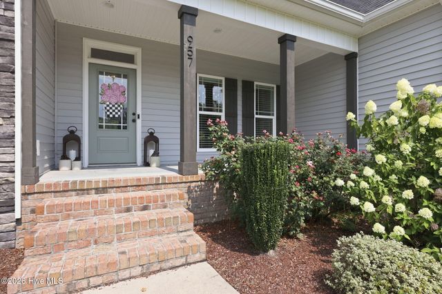 957 Bedford Heights Drive, Grimesland, NC 27837