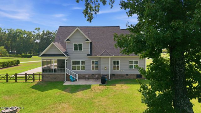 957 Bedford Heights Drive, Grimesland, NC 27837