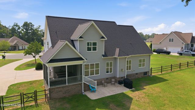 957 Bedford Heights Drive, Grimesland, NC 27837