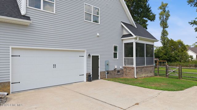 957 Bedford Heights Drive, Grimesland, NC 27837