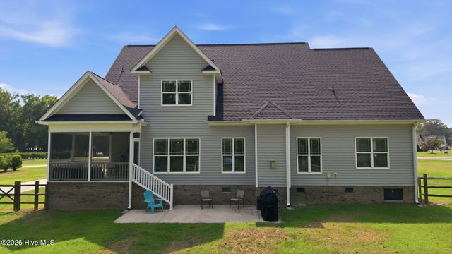 957 Bedford Heights Drive, Grimesland, NC 27837