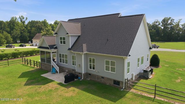 957 Bedford Heights Drive, Grimesland, NC 27837