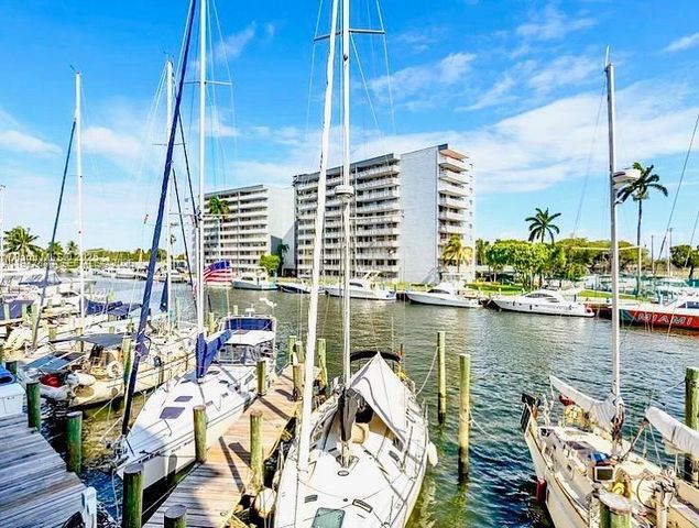 2415 NW 16th St Rd 214, Miami, FL 33125