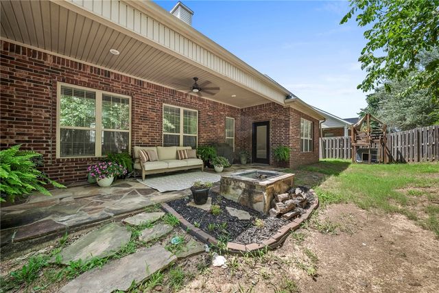 207 N Angel Falls Lane, Springdale, AR 72762