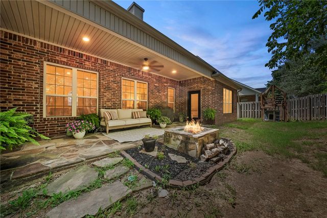 207 N Angel Falls Lane, Springdale, AR 72762