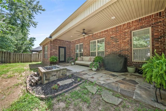 207 N Angel Falls Lane, Springdale, AR 72762