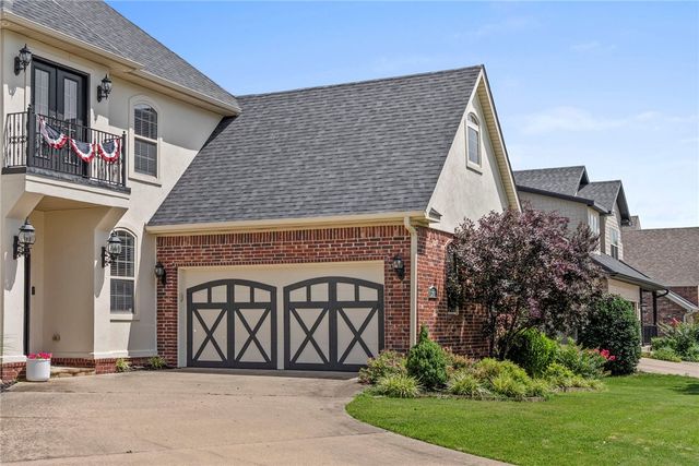207 N Angel Falls Lane, Springdale, AR 72762