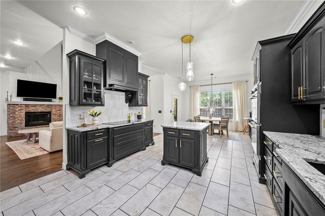 207 N Angel Falls Lane, Springdale, AR 72762
