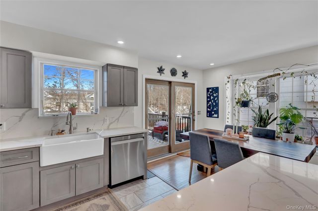 21 Woodside Avenue, Port Jefferson, NY 11777