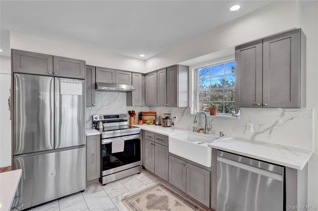 21 Woodside Avenue, Port Jefferson, NY 11777