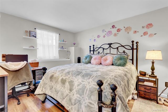 21 Woodside Avenue, Port Jefferson, NY 11777