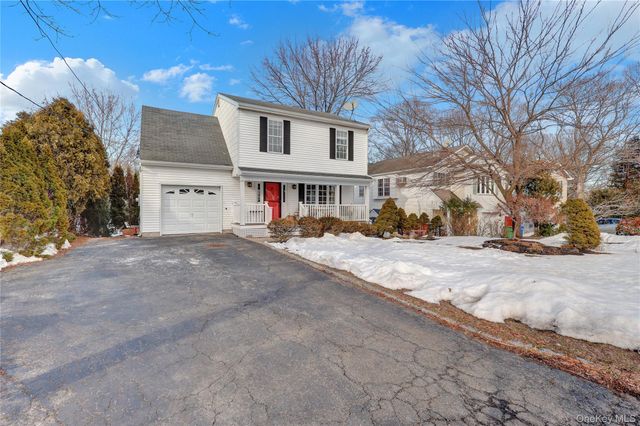 21 Woodside Avenue, Port Jefferson, NY 11777