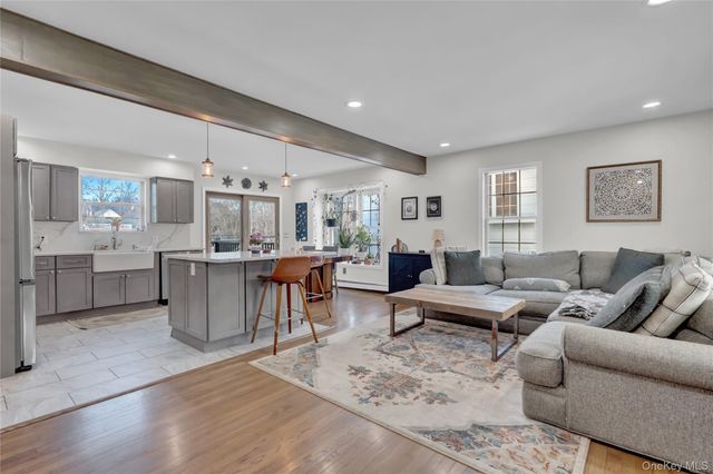 21 Woodside Avenue, Port Jefferson, NY 11777