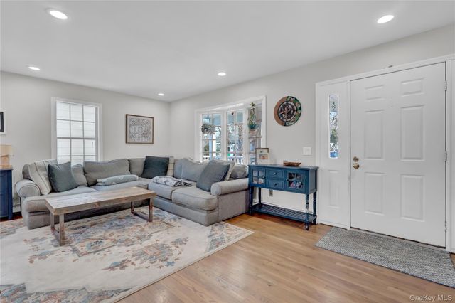 21 Woodside Avenue, Port Jefferson, NY 11777