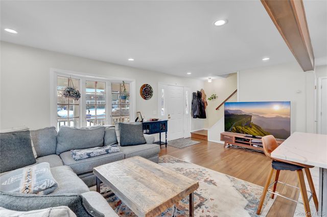 21 Woodside Avenue, Port Jefferson, NY 11777