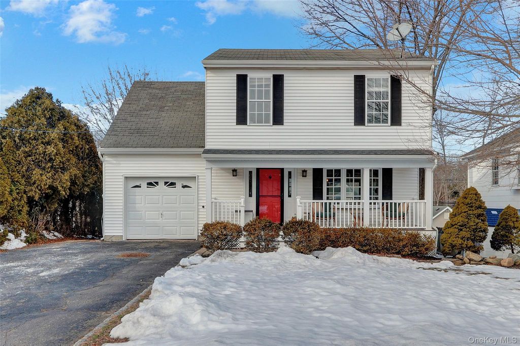 21 Woodside Avenue, Port Jefferson, NY 11777