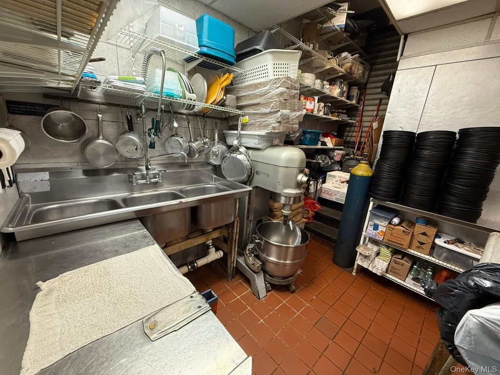 75-12 37 Avenue, Jackson Heights, NY 11372 — photo 2