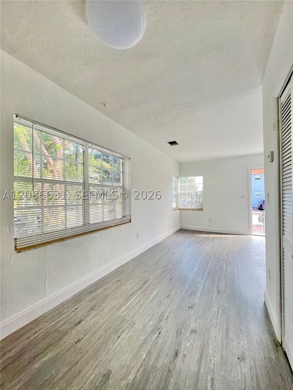 Image 12 of property listing at 600 SW 16th Ave, Miami, FL 33135
