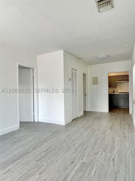 Image 13 of property listing at 600 SW 16th Ave, Miami, FL 33135