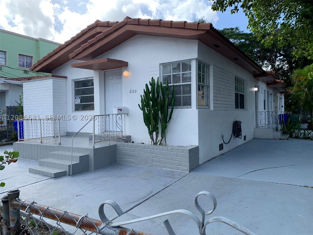 Image 5 of property listing at 600 SW 16th Ave, Miami, FL 33135