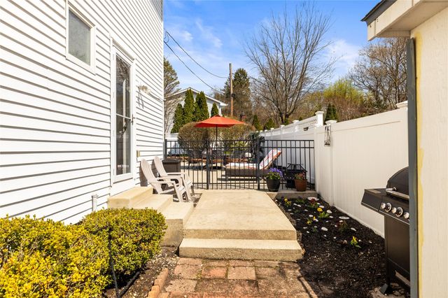 3 Glacier Drive, Smithtown, NY 11787