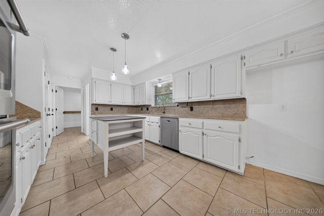 3316 Eagle Court, Claremore, OK 74019