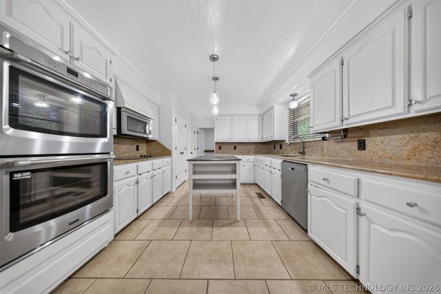3316 Eagle Court, Claremore, OK 74019